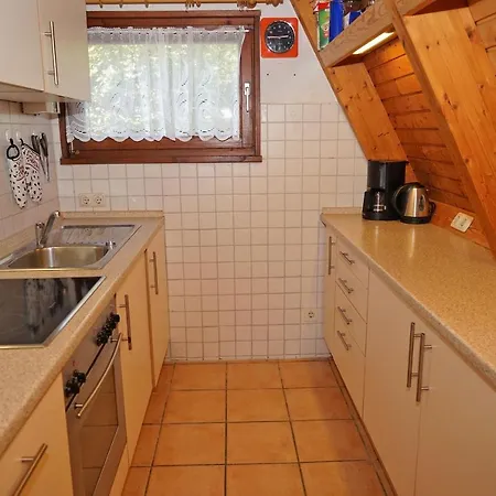 Zeltdachhaus Mit Parkplatz Vor Der Haustuer Dom wakacyjny Damp