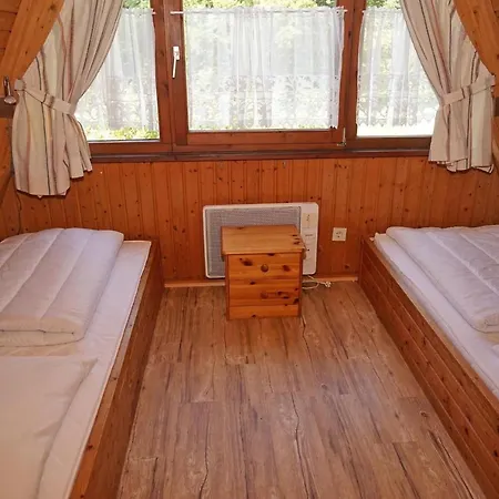 Zeltdachhaus Mit Parkplatz Vor Der Haustuer Damp