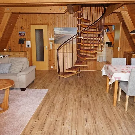 Dom wakacyjny Zeltdachhaus Mit Parkplatz Vor Der Haustuer Damp