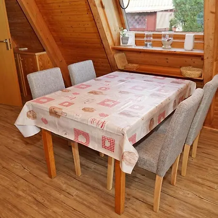 Dom wakacyjny Zeltdachhaus Mit Parkplatz Vor Der Haustuer