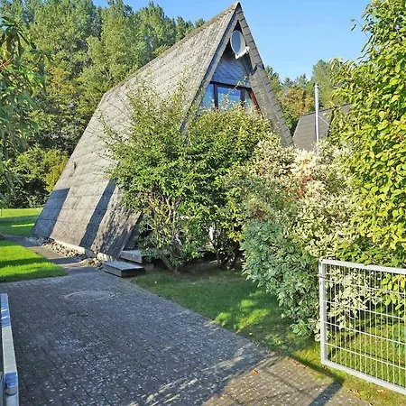 Zeltdachhaus Mit Parkplatz Vor Der Haustuer Damp