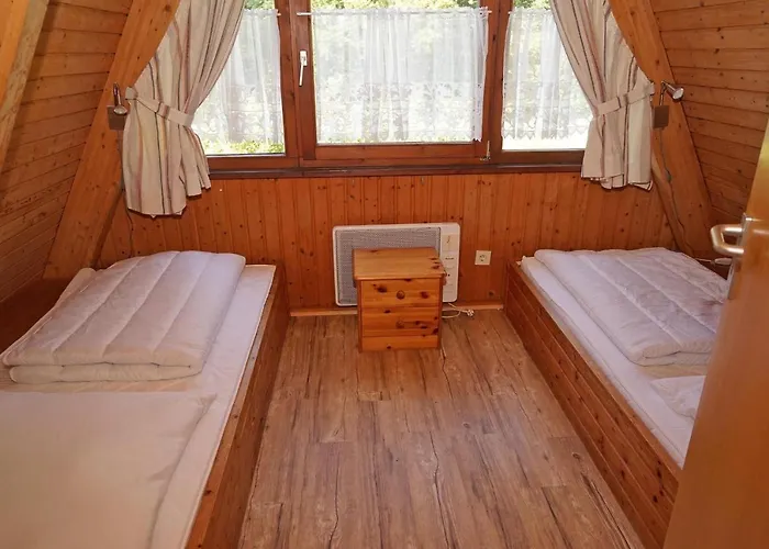 Zeltdachhaus Mit Parkplatz Vor Der Haustuer Damp