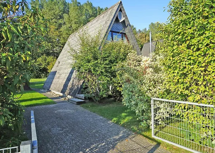 Zeltdachhaus Mit Parkplatz Vor Der Haustuer Damp